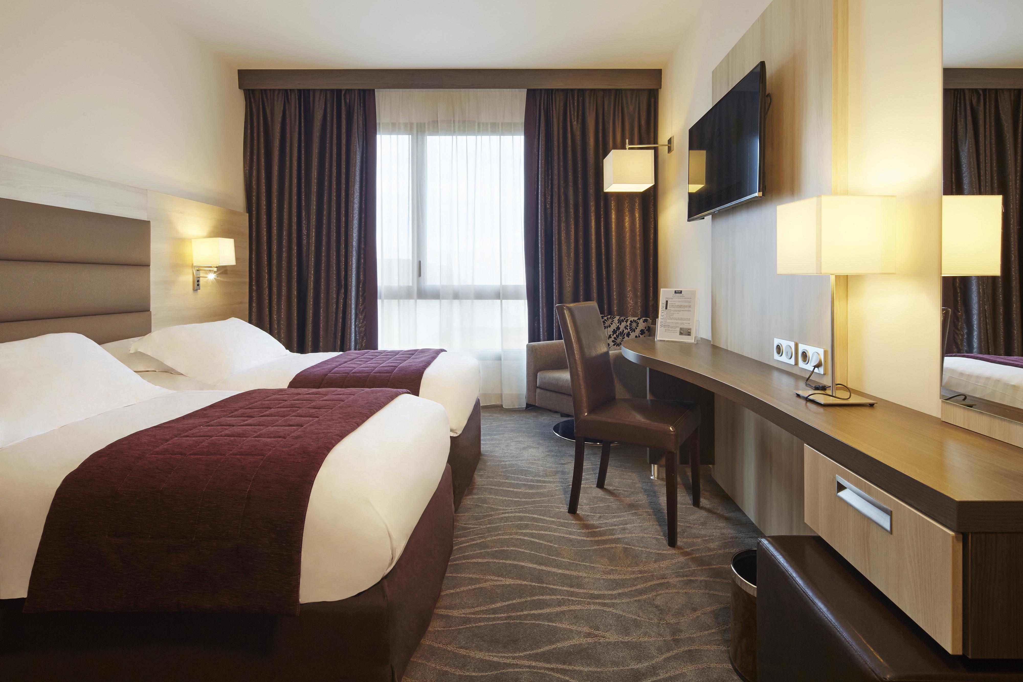 Kyriad Prestige Lyon Est - Saint Priest Eurexpo Hotel And Spa Εξωτερικό φωτογραφία