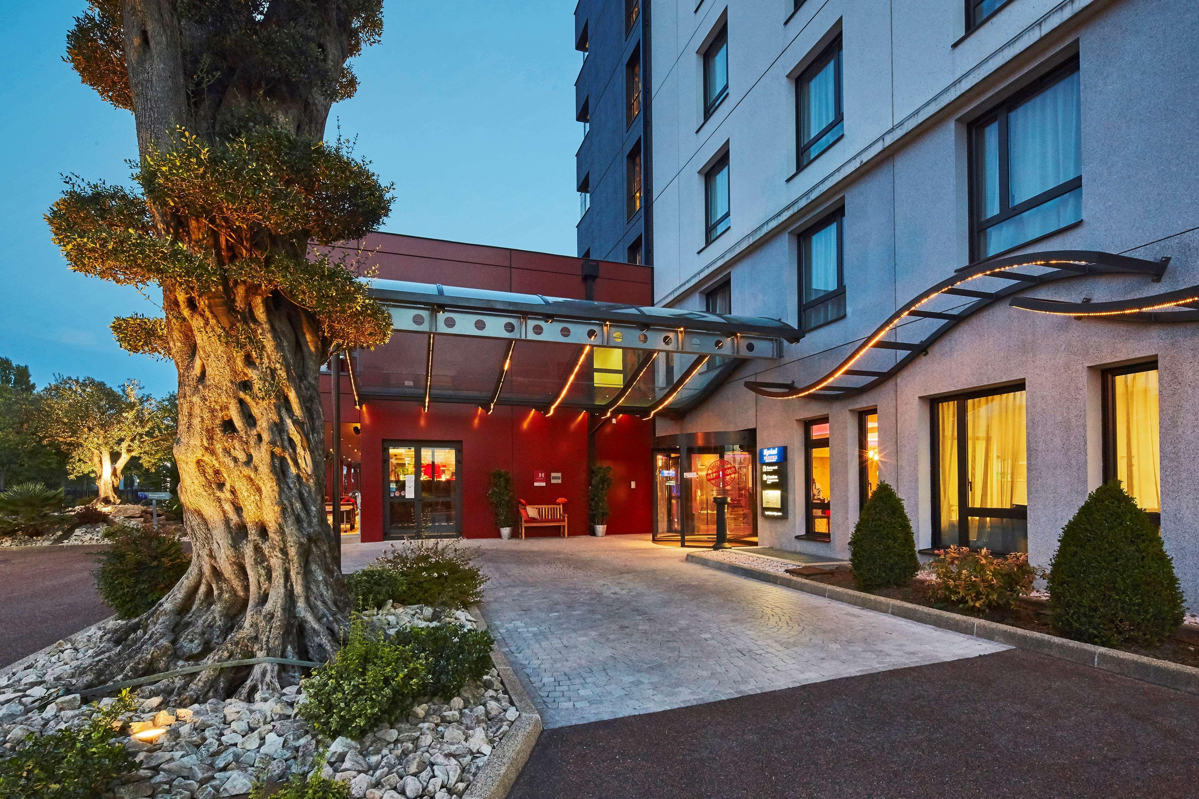 Kyriad Prestige Lyon Est - Saint Priest Eurexpo Hotel And Spa Εξωτερικό φωτογραφία