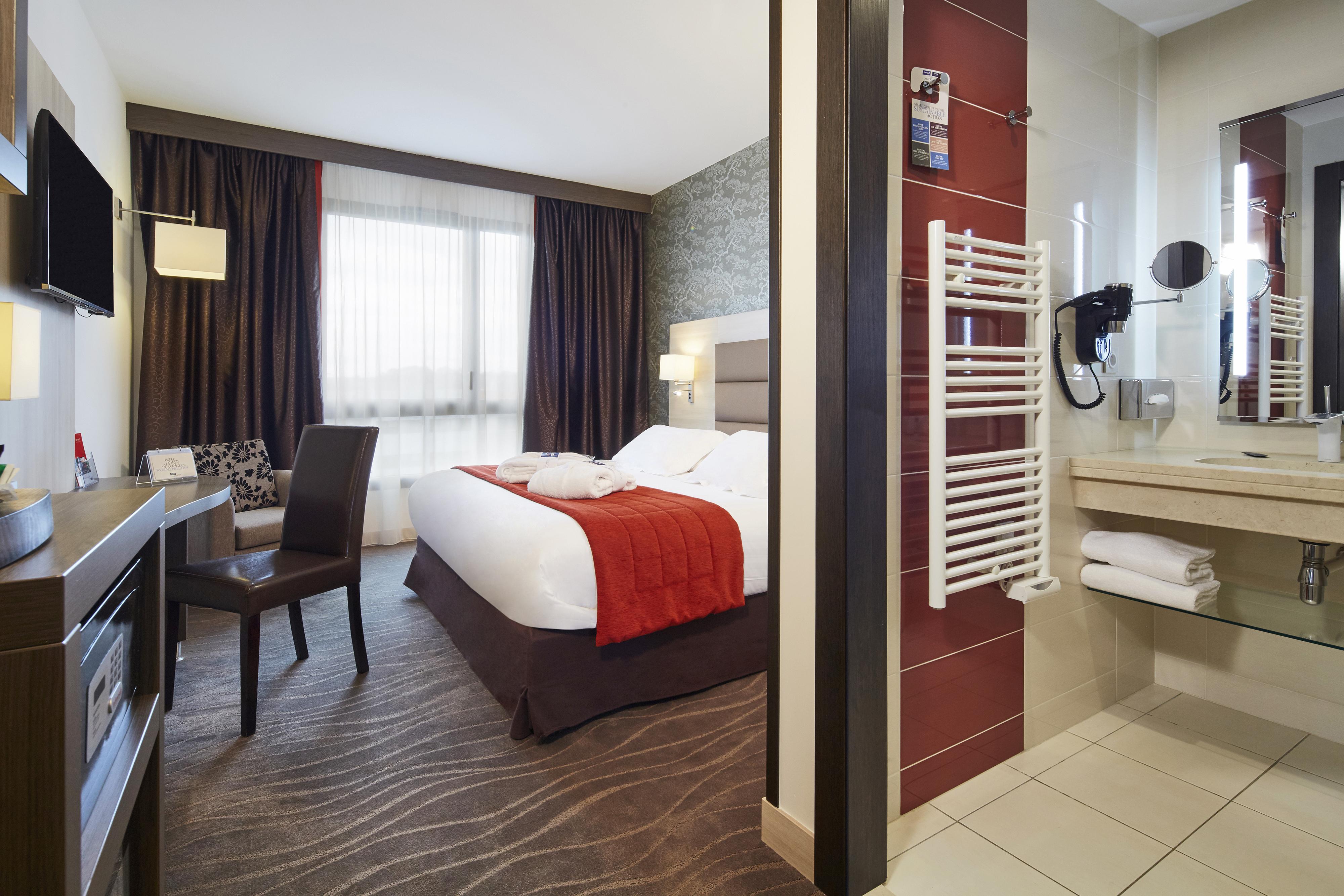 Kyriad Prestige Lyon Est - Saint Priest Eurexpo Hotel And Spa Εξωτερικό φωτογραφία