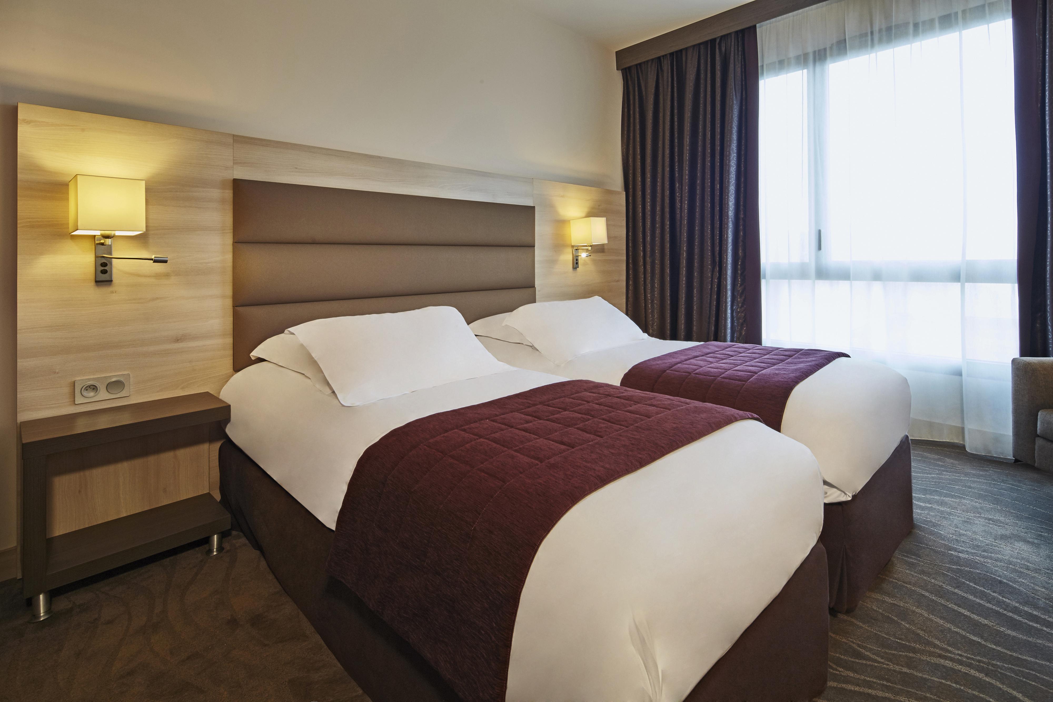 Kyriad Prestige Lyon Est - Saint Priest Eurexpo Hotel And Spa Εξωτερικό φωτογραφία