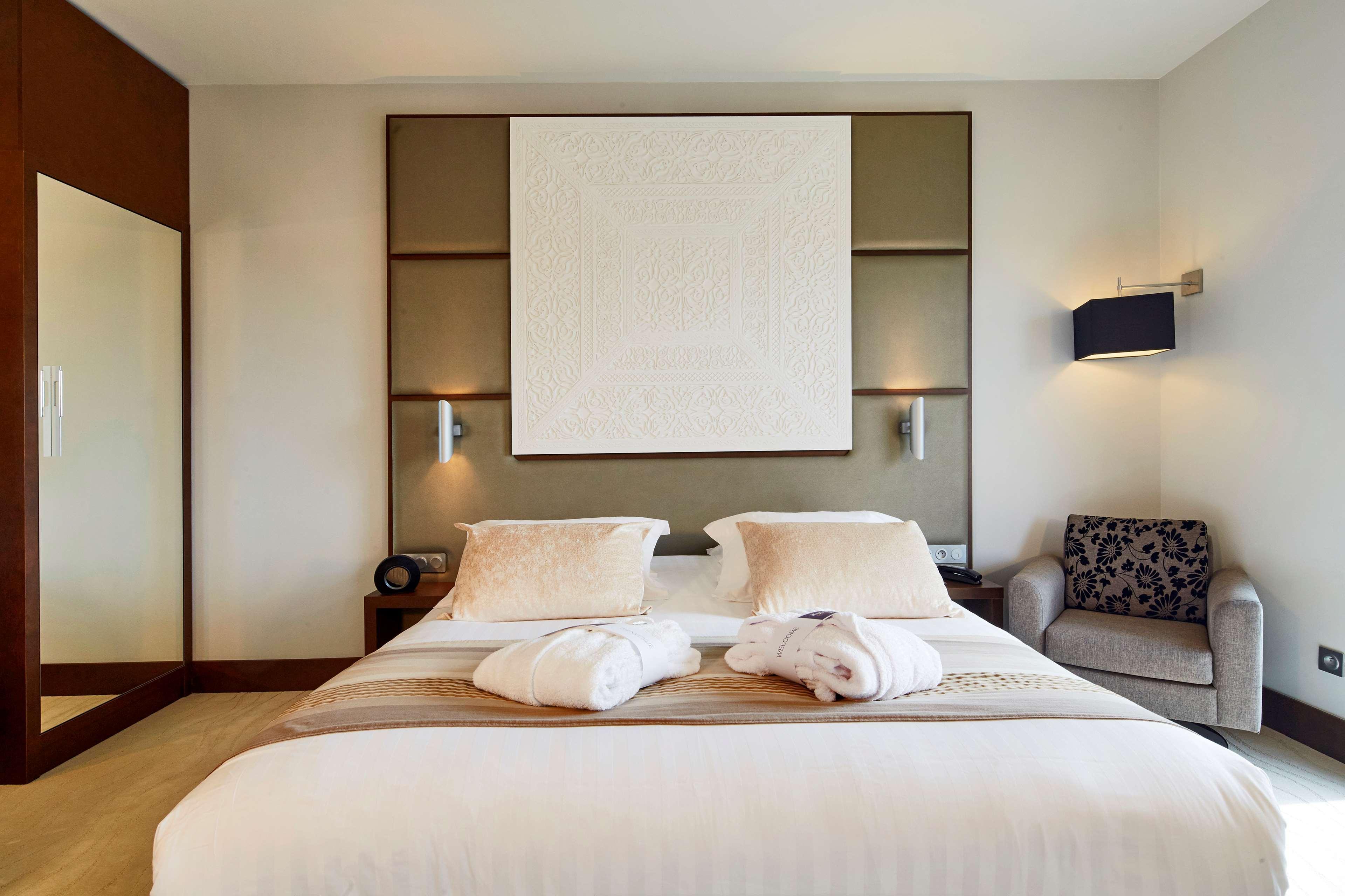 Kyriad Prestige Lyon Est - Saint Priest Eurexpo Hotel And Spa Εξωτερικό φωτογραφία