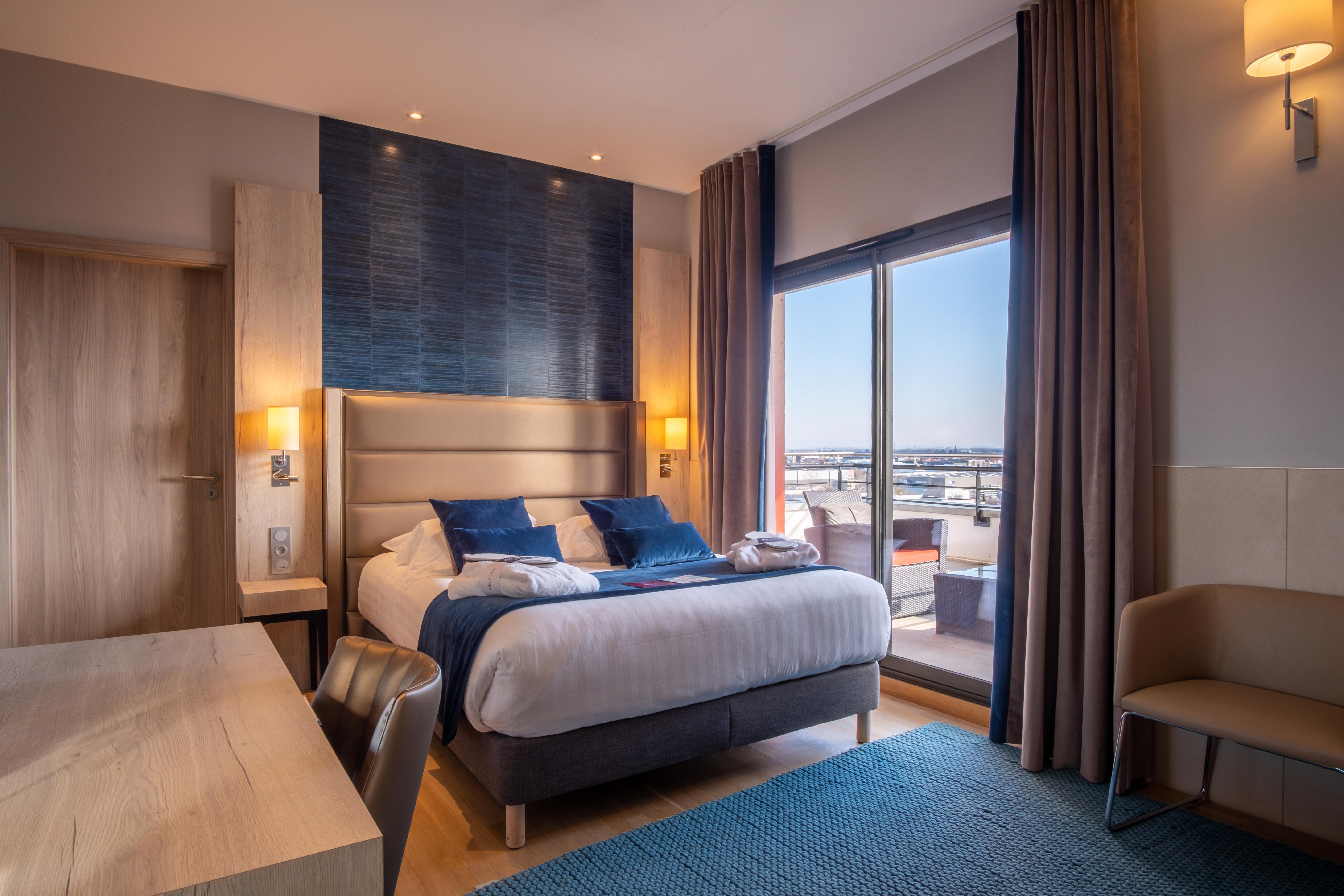 Kyriad Prestige Lyon Est - Saint Priest Eurexpo Hotel And Spa Εξωτερικό φωτογραφία