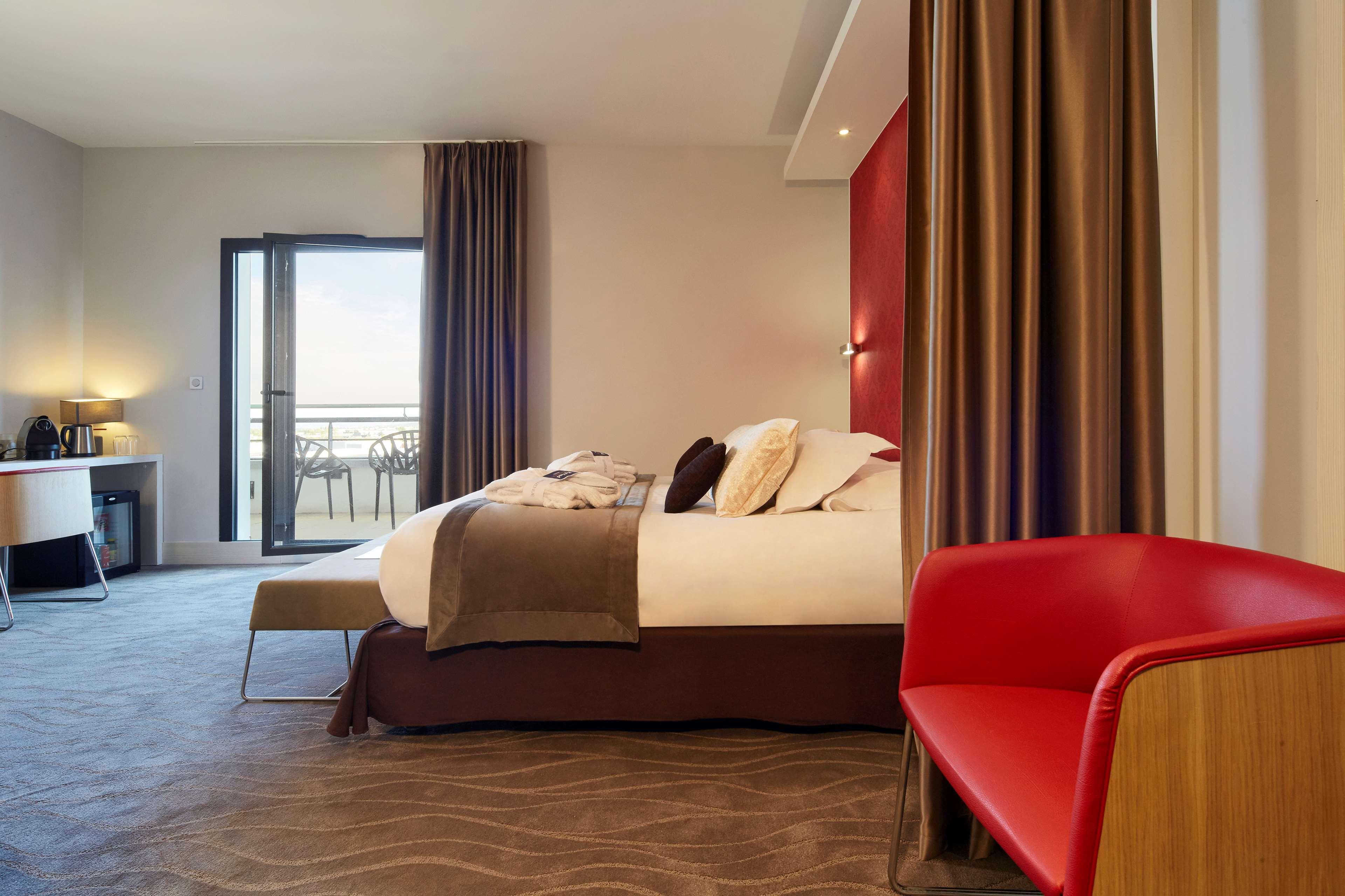 Kyriad Prestige Lyon Est - Saint Priest Eurexpo Hotel And Spa Εξωτερικό φωτογραφία