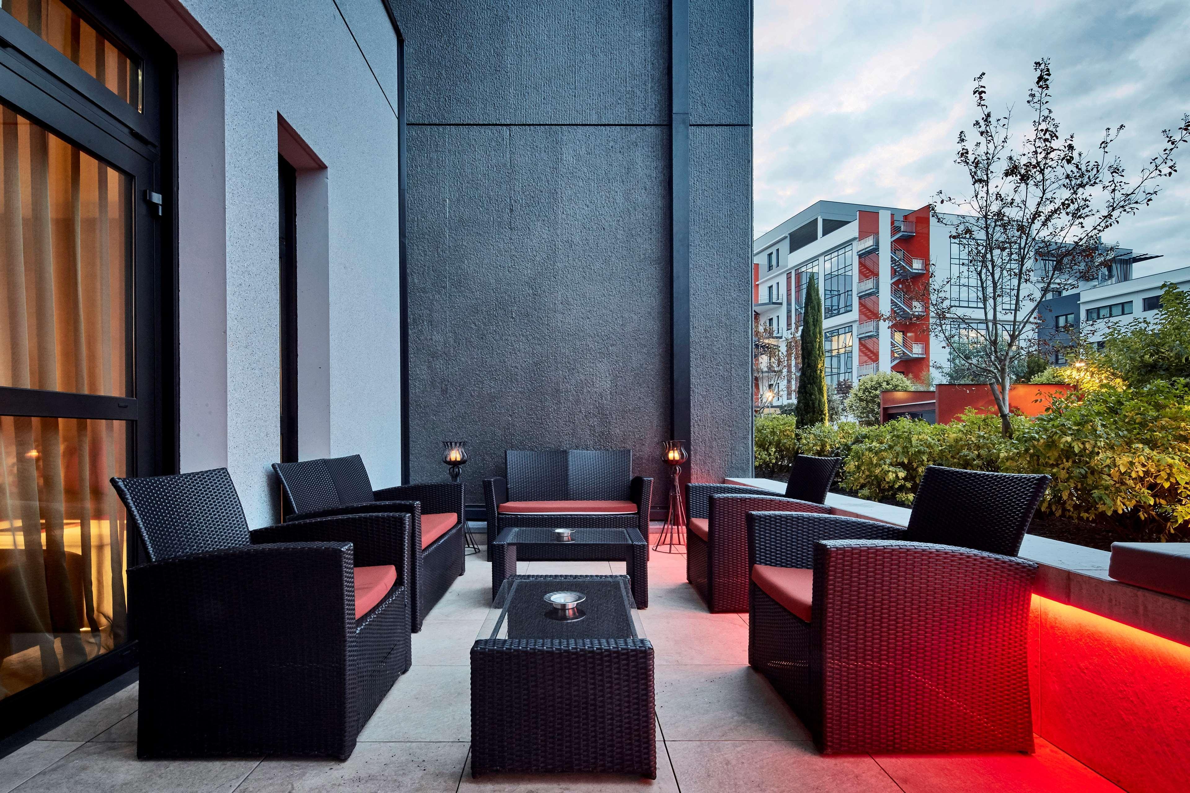 Kyriad Prestige Lyon Est - Saint Priest Eurexpo Hotel And Spa Εξωτερικό φωτογραφία
