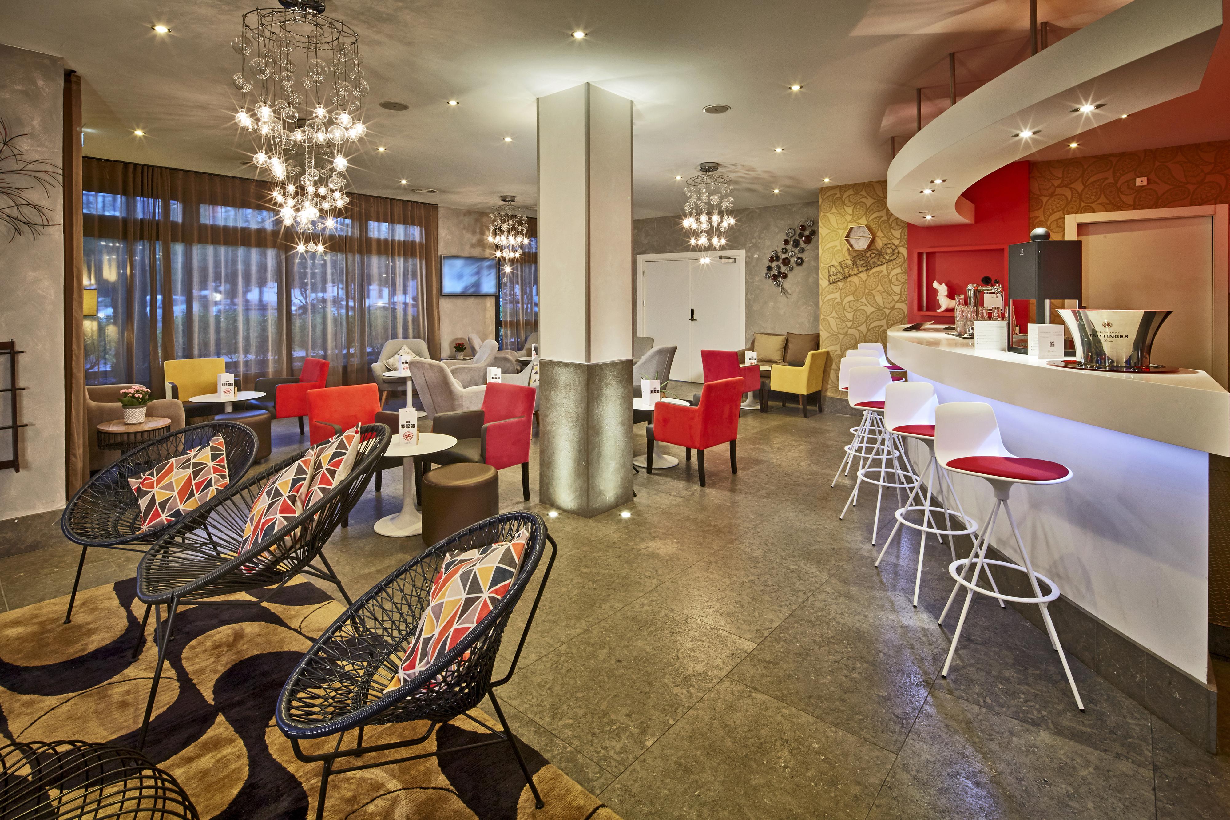 Kyriad Prestige Lyon Est - Saint Priest Eurexpo Hotel And Spa Εξωτερικό φωτογραφία
