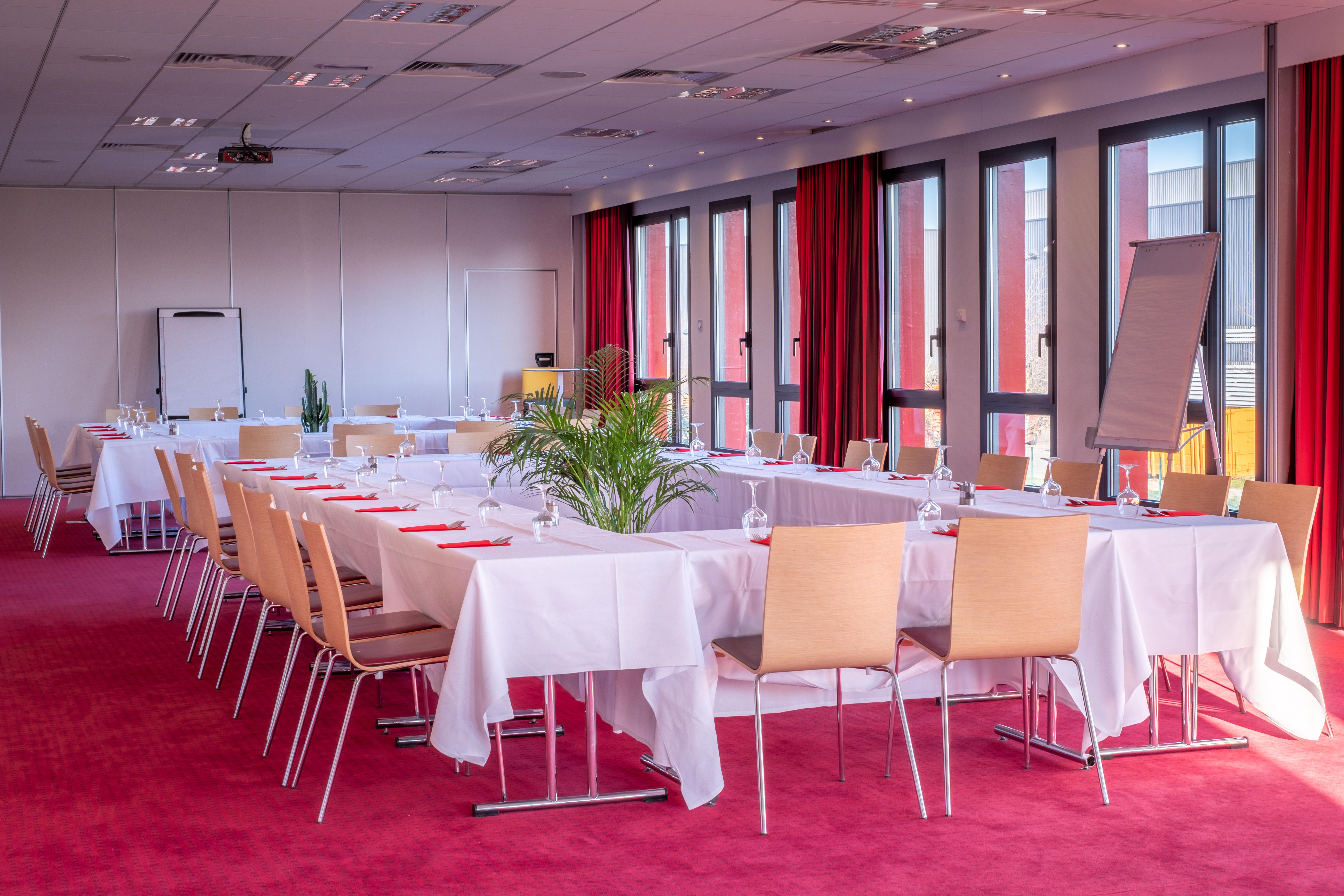 Kyriad Prestige Lyon Est - Saint Priest Eurexpo Hotel And Spa Εξωτερικό φωτογραφία