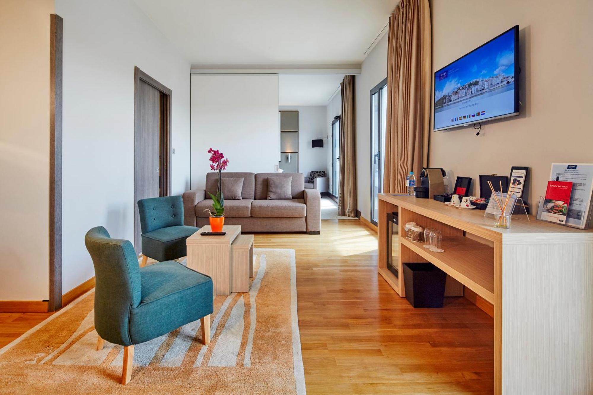 Kyriad Prestige Lyon Est - Saint Priest Eurexpo Hotel And Spa Εξωτερικό φωτογραφία