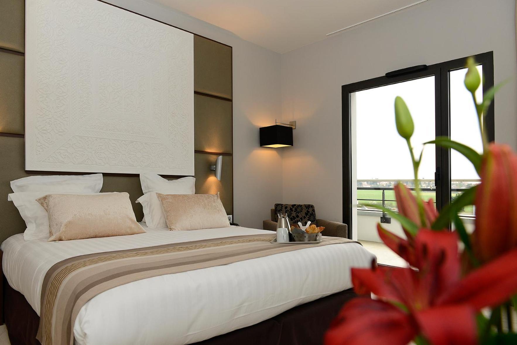 Kyriad Prestige Lyon Est - Saint Priest Eurexpo Hotel And Spa Εξωτερικό φωτογραφία