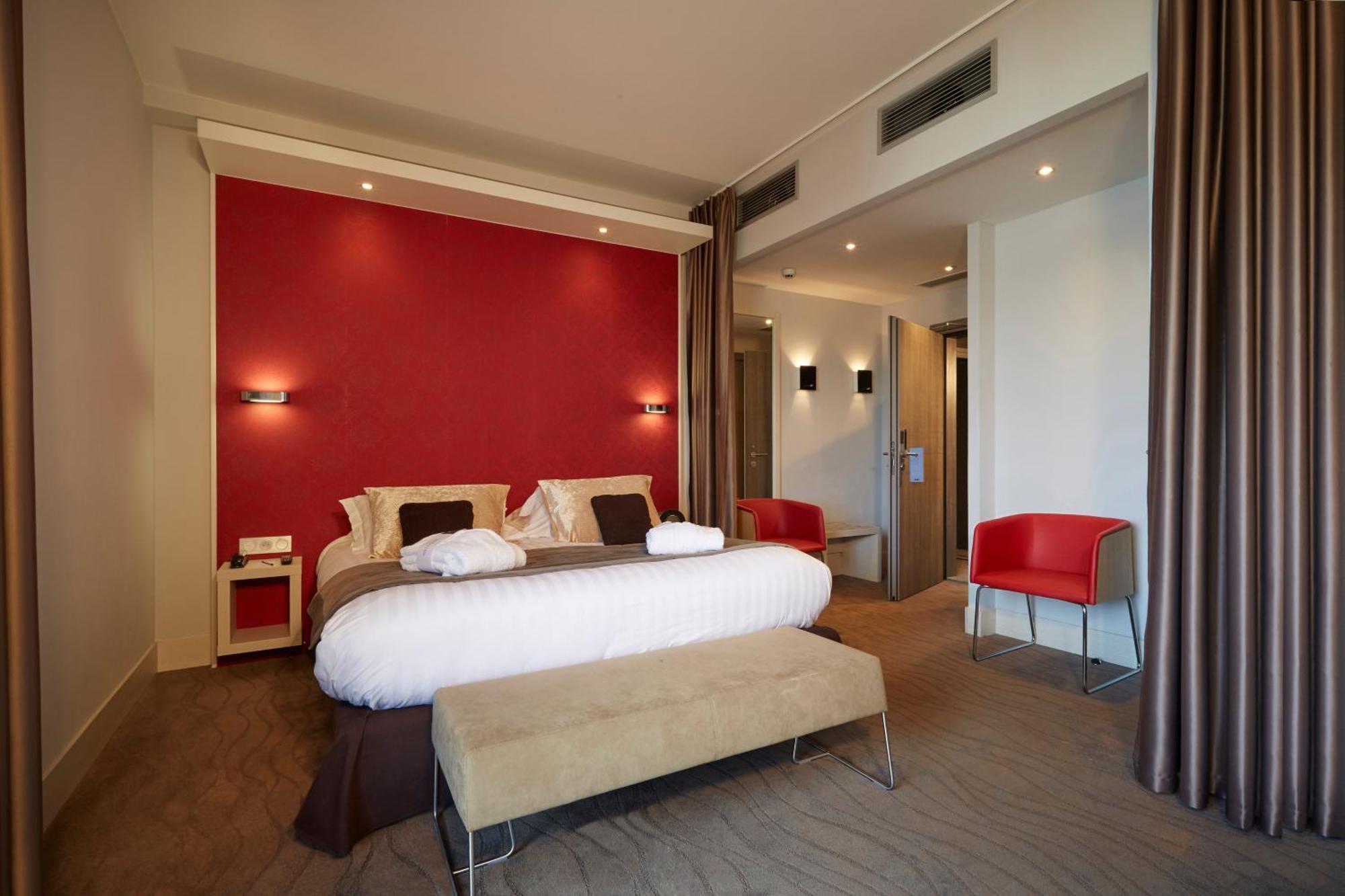 Kyriad Prestige Lyon Est - Saint Priest Eurexpo Hotel And Spa Εξωτερικό φωτογραφία