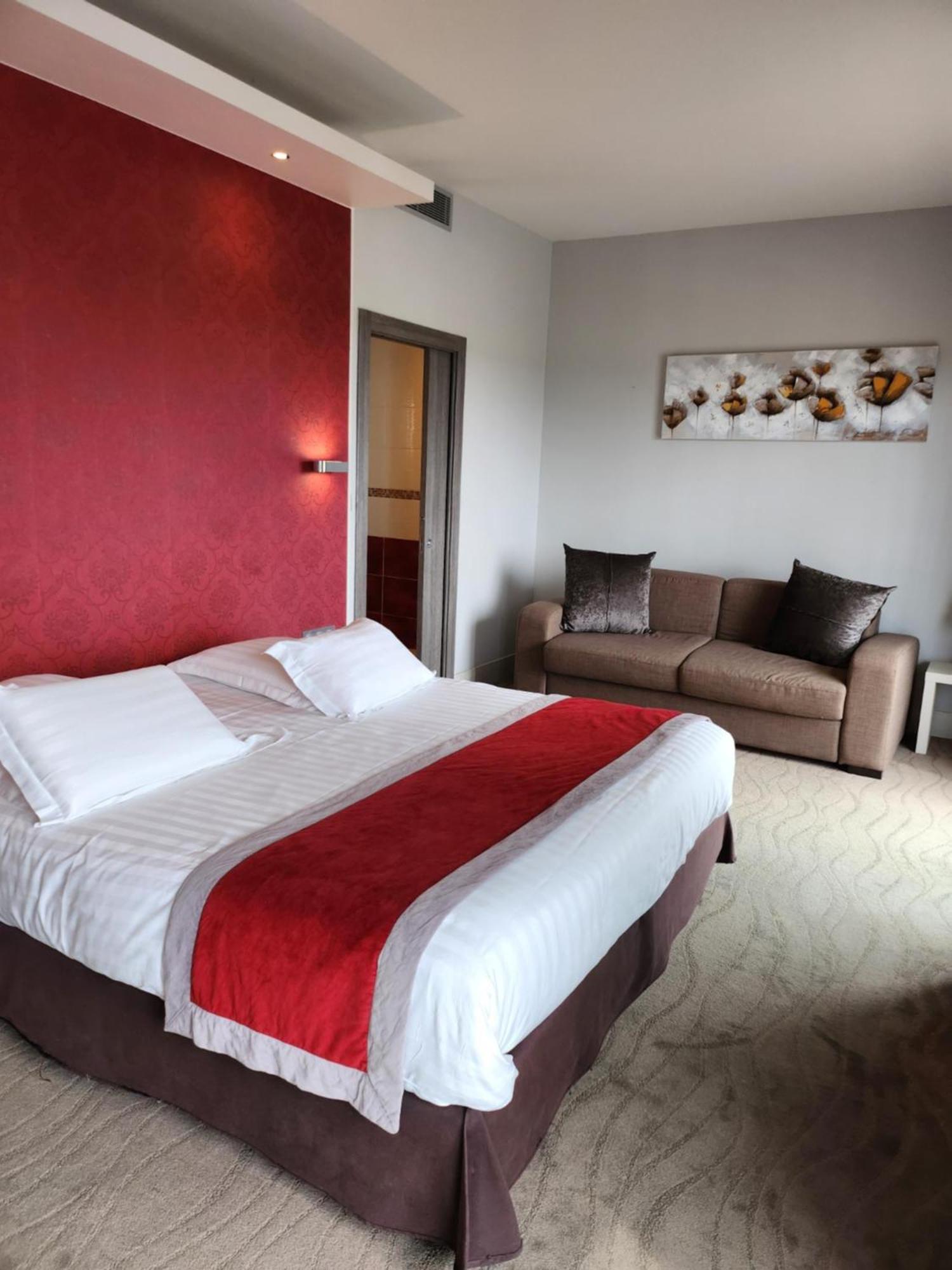 Kyriad Prestige Lyon Est - Saint Priest Eurexpo Hotel And Spa Εξωτερικό φωτογραφία